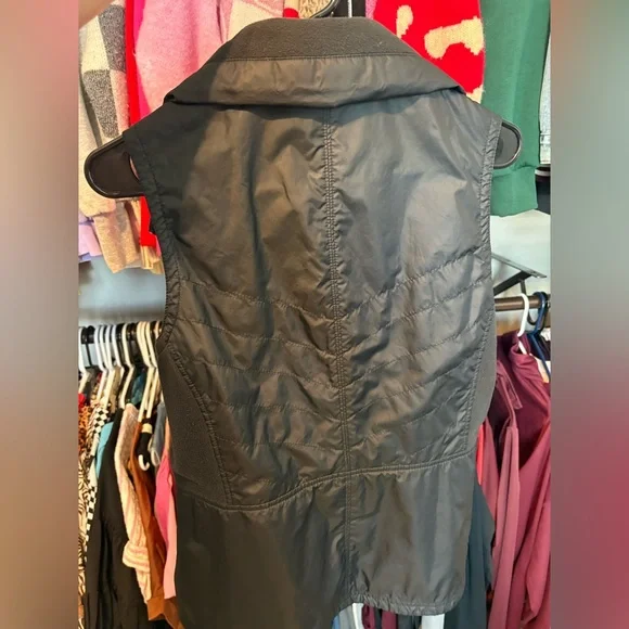 Columbia Women's Quilted Black Vest - Picture 2 of 2